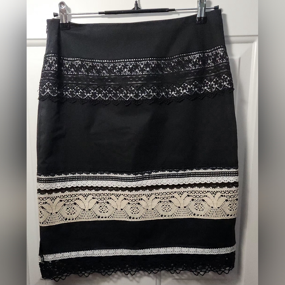 Ilyse Hart Black & White Mixed Material Skirt Size 6